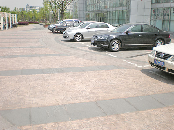 停车场压花混凝土地面在企业交易及物流服务中心的应用