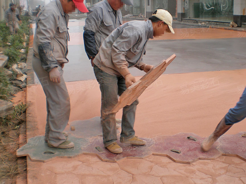 压膜混凝土路面做法，印章式操作，日铺300平